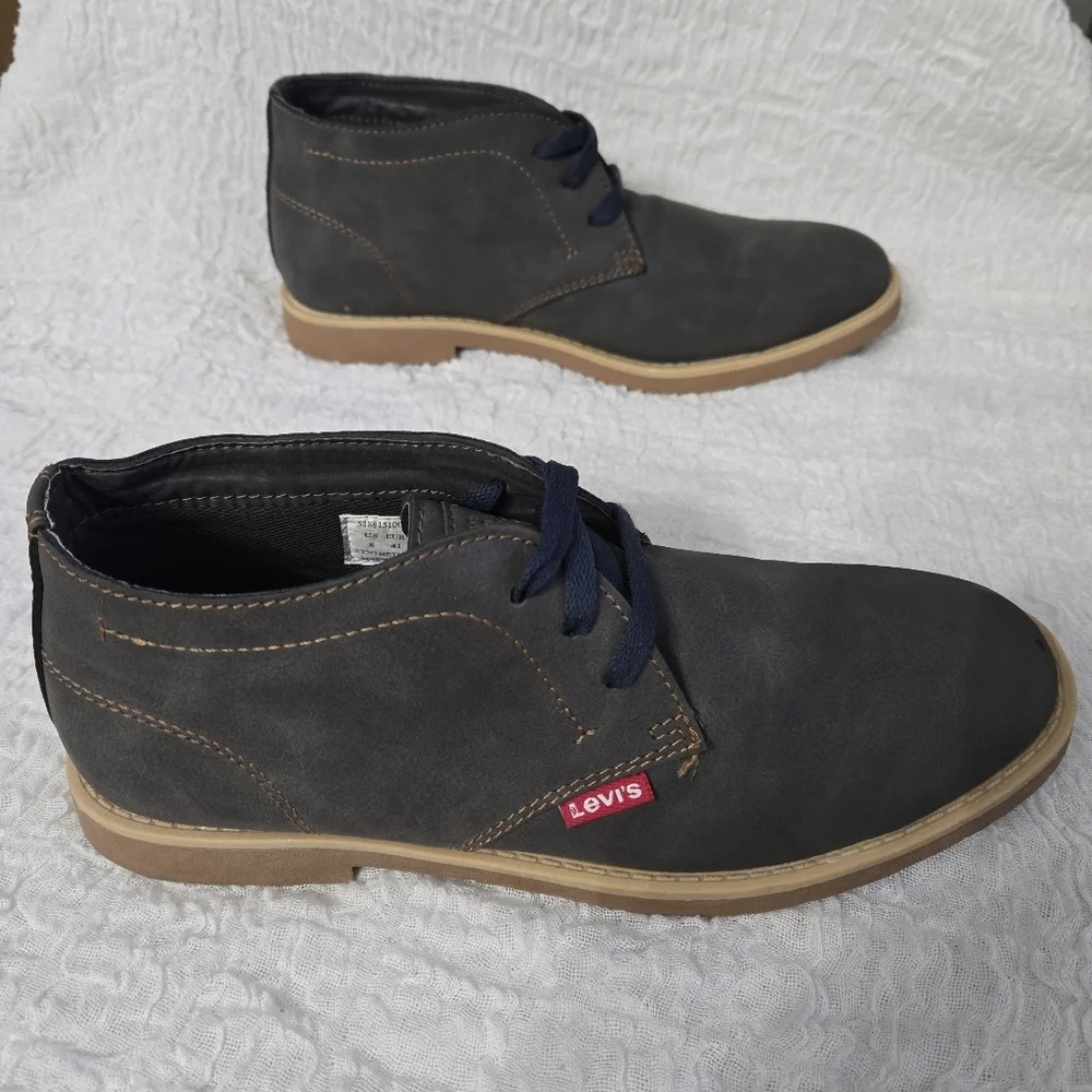 Levi's Cambridge Men Sz 8 Suede Leather Grey Casual Chukka Preppy Academia Boots